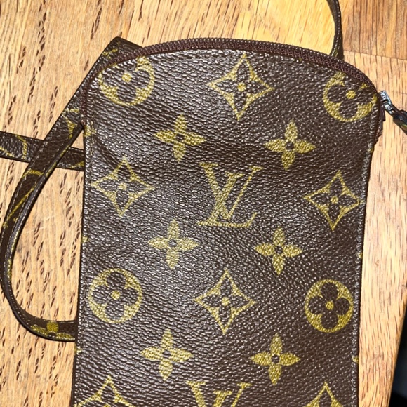 Louis Vuitton Pochette Secret Passport Holder - Picture 3 of 7